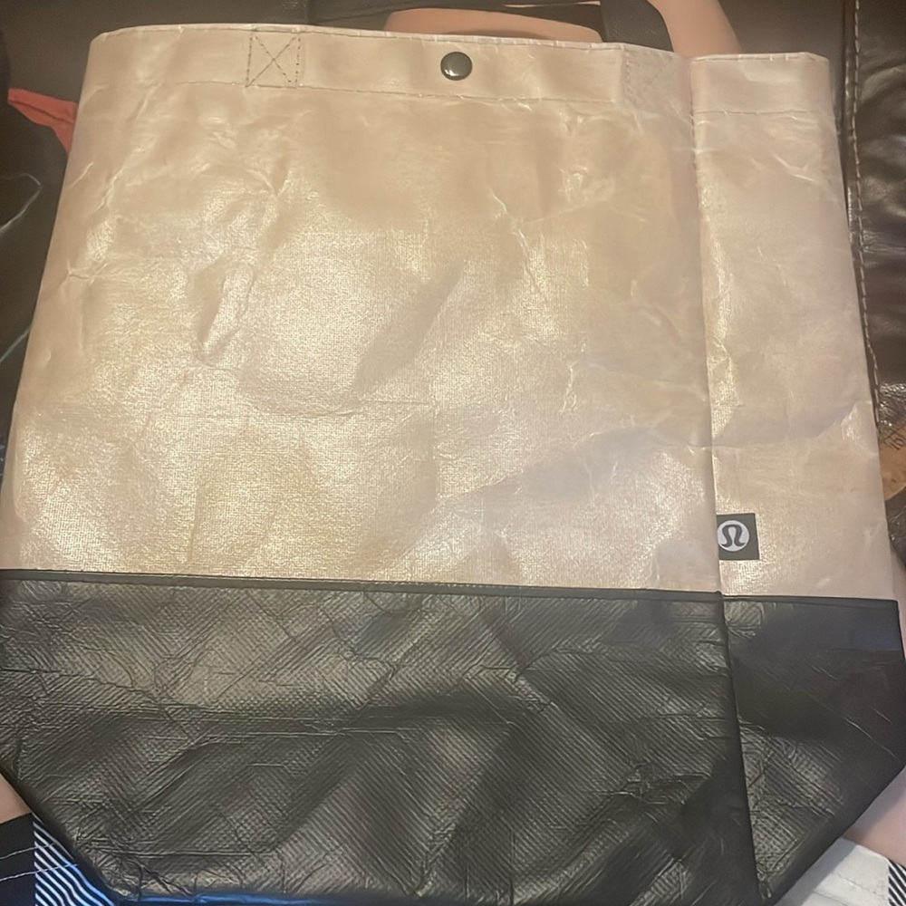 Four (4) Lululemon reusable bags - Picture 5 of 10